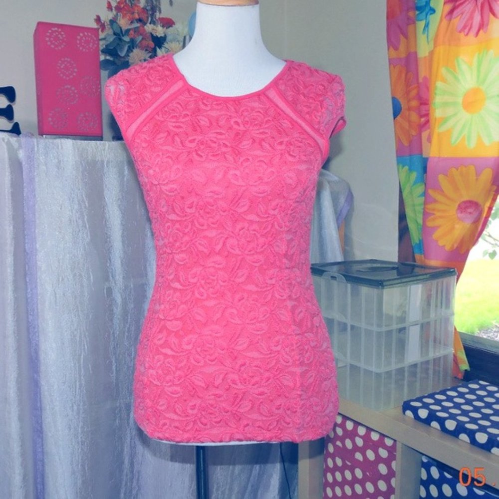 BEBE LACE OVERLAY TOP SIZE MEDIUM